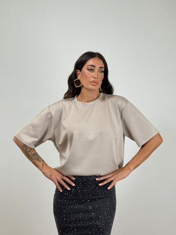 T-shirt over beige 5251